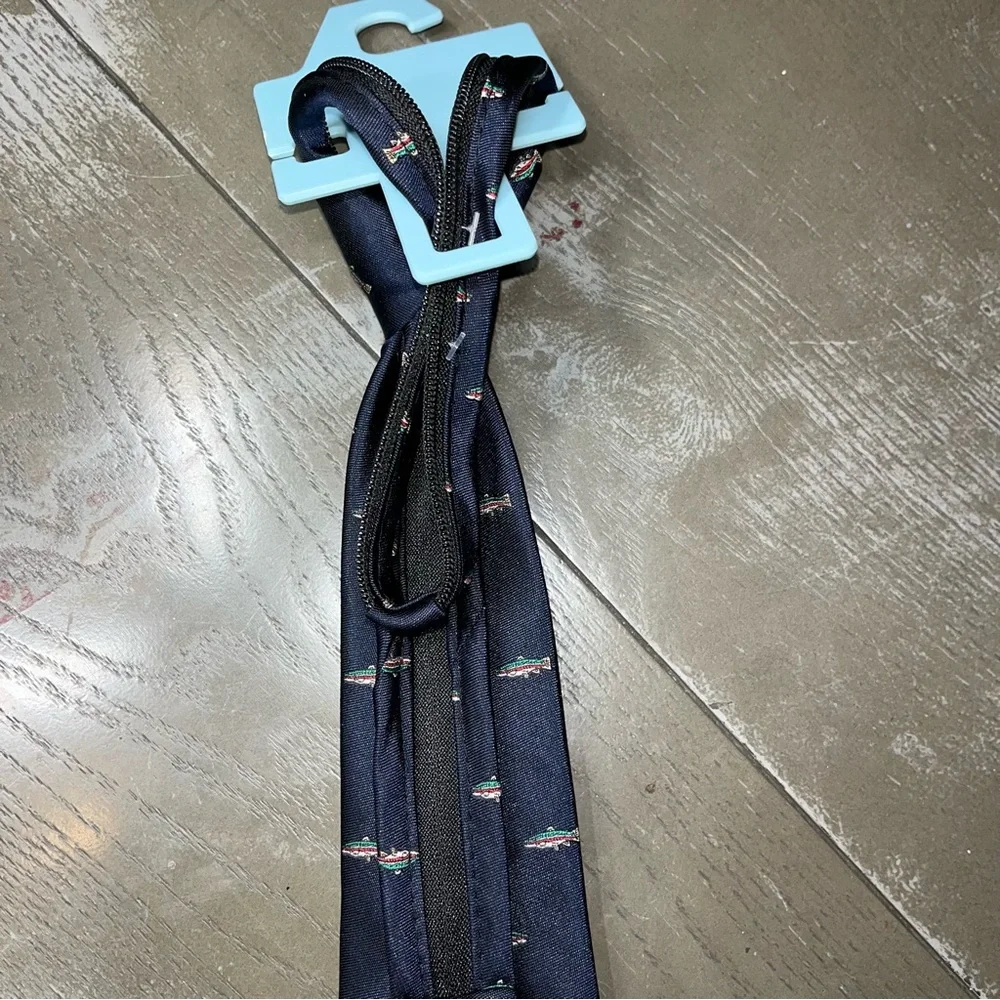 Class Club Boys Navy Blue Green Tan Red Fish Tie NWT Silk Blend Zippered Zip